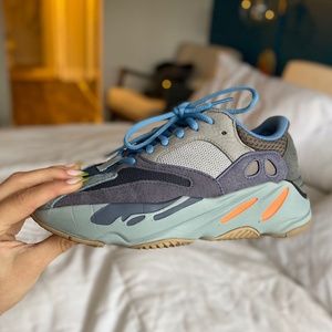 Yeezy 700 carbon blue